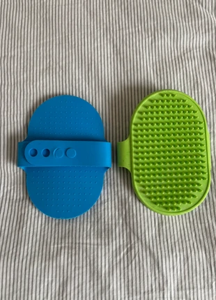 Gants brosses de toilettage pour animaux Action, marque: Action, état: Comme neuf, 1,50 €, 2,28 € Protection acheteurs incluse