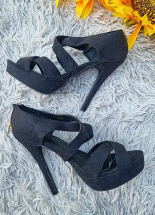 Chaussure à talon haut noire taille 39 Pimkie, marque: Pimkie, état: Bon état, taille: 39, 4,00 €, 4,90 € Protection acheteurs incluse