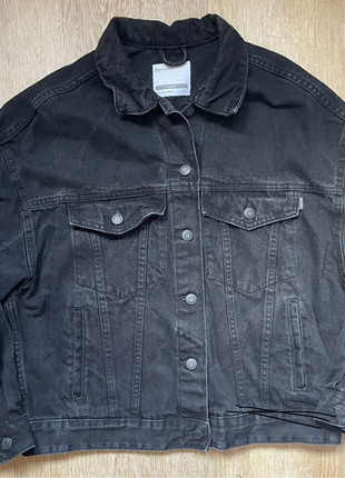 Veste en jean femme bershka S 36 noir , marke: Bershka, zustand: Sehr gut, größe: S / 36 / 8, 21,00 €, 22,75 € inklusive Vinted-Käuferschutz