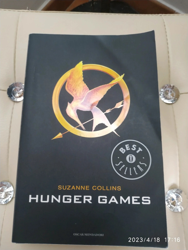  Hunger Games - Italian edition of Hunger Games volume 1:  9788804632238: Suzanne Collins, Mondadori: Books