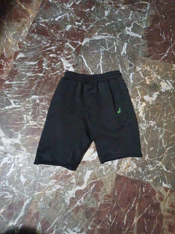 Pantalón corto deportivo