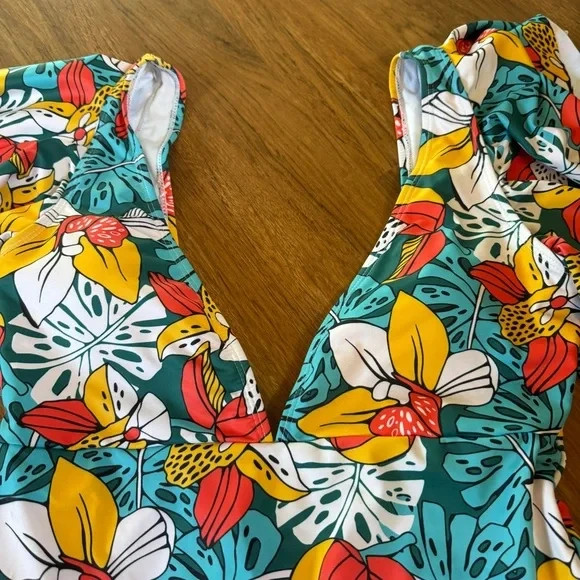 Tropical Print Ruffle Sleeve Plunging Swimsuit 5
