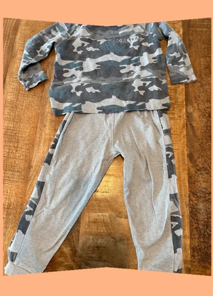 Uitverkoop  Camo joggingpak van Firetrap – maat 5-6 jaar Uitverkoop Uitverkoop Uitverkoop, merk: Firetrap, staat: Goed, maat: 4 jaar / 104 cm, € 2,00, € 2,80 inclusief Kopersbescherming