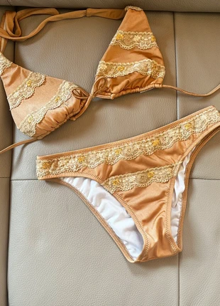 Bikini due pezzi elegante con dettagli in pizzo dorato, marca: Calzedonia, estado: Muito bom, tamanho: M / 38 / 10, €4.00, €4.90 inclui Proteção do Comprador