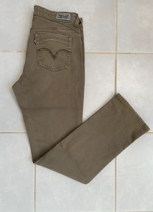 Jean Levi’s 516 femme taille 38 couleur vert kaki 98% coton, marque: Levi's, état: Très bon état, taille: M / 38 / 10, 14,99 €, 16,44 € Protection acheteurs (Pro) incluse