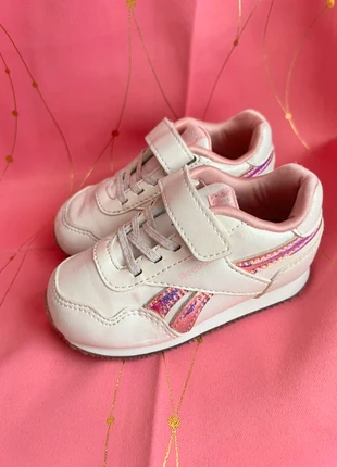Paire de baskets fille Reebok T21 – bandes réfléchissantes, marca: Reebok, estado: Bom, tamanho: 21, €7.50, €8.58 inclui Proteção do Comprador