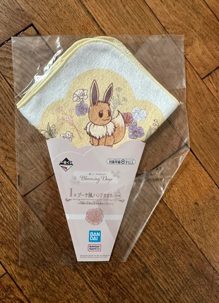 Petit essuie main carré Pokémon Evoli, marca: Pokémon, estado: Novo com etiquetas, €10.00, €11.20 inclui Proteção do Comprador