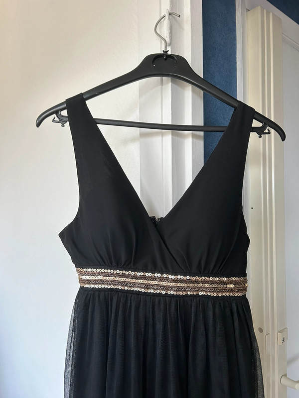 Robe noire et dorée à perles 1