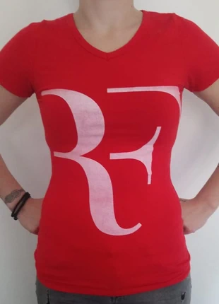 T-shirt Federer rouge, staat: Heel goed, maat: S / 36 / 8, € 3,00, € 3,85 inclusief Kopersbescherming