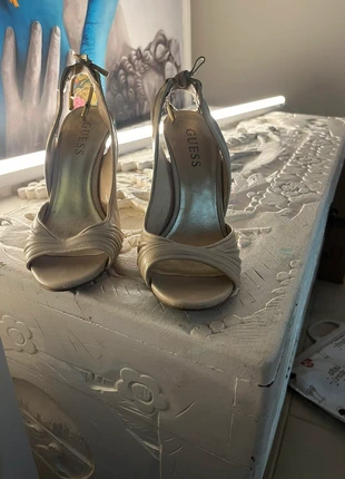 Sandali Guess beige 36 #formalshoes#, marque: GUESS, état: Très bon état, taille: 36, 10,00 €, 11,20 € Protection acheteurs incluse
