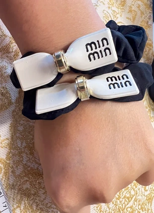 Beautiful hair bands, marque: min min, état: Neuf sans étiquette, 10,00 €, 11,20 € Protection acheteurs incluse