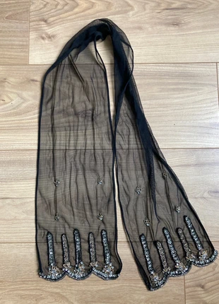 Petite écharpe brodée , marque: Inconnu, état: Très bon état, 8,00 €, 9,10 € Protection acheteurs incluse