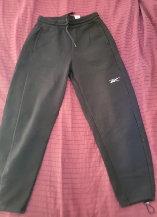 Pantalon jogging Reebok taille S neuf, marque: Reebok, état: Neuf sans étiquette, taille: S, 5,00 €, 5,95 € Protection acheteurs incluse