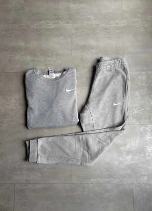 Ensemble Nike Solo Swoosh Gris Taille S, marque: Nike, état: Très bon état, taille: S, 60,00 €, 63,70 € Protection acheteurs incluse