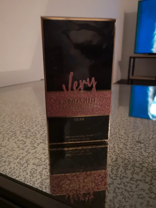 Very Good Girl Glam Parfum Spray by Carolina Herrera - 1.7 oz