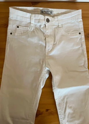 Calças brancas denim, marca: Pull & Bear, estado: Muy bueno, tamaño: XS / 34 / 6, 2,50 €, 3,33 € Protección al comprador incluida