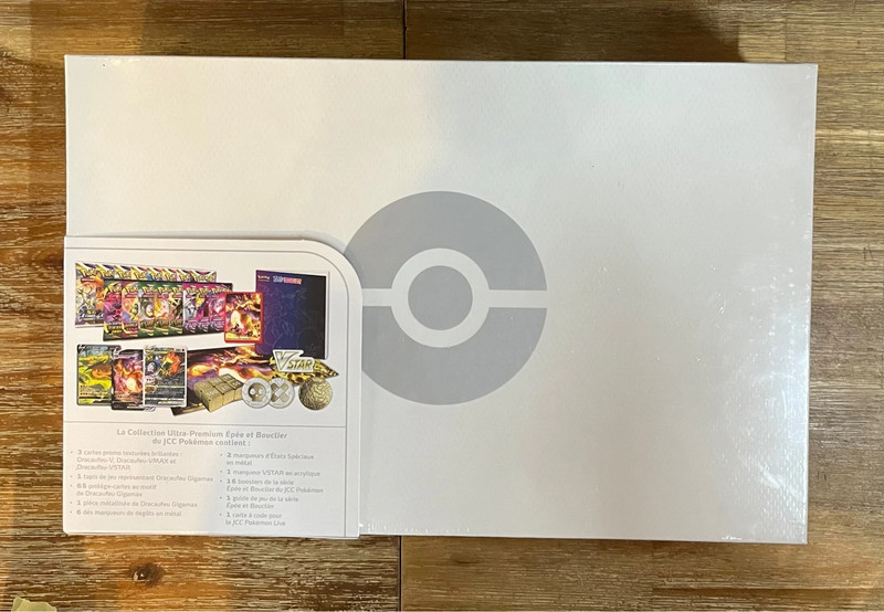 JCC Pokémon : Collection Ultra-Premium Épée et Bouclier – Dracaufeu