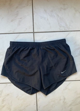Short running Nike taille XS couleur noir, marke: Nike, zustand: Sehr gut, größe: XS / 34 / 6, 14,00 €, 15,40 € beinhaltet Vinted-Käuferschutz Pro