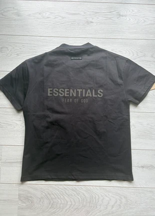 t-shirt essentials, merk: Essentials, staat: Nieuw met prijskaartje, maat: M, € 25,00, € 26,95 inclusief Kopersbescherming