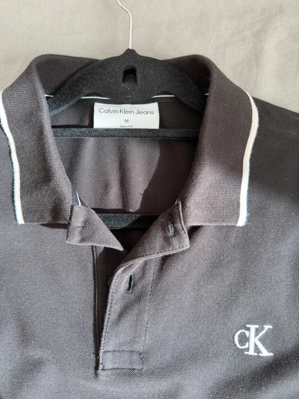 Polito Negro Calvin Klein Talla M 2