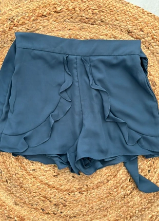 Short bleu volants, marke: Shein, zustand: Neu, größe: XS / 34 / 6, 5,00 €, 5,95 € inklusive Vinted-Käuferschutz