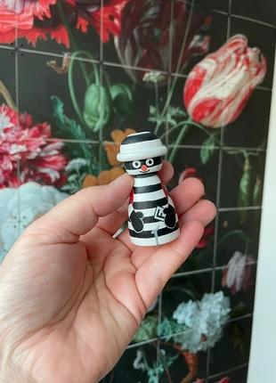 Houten peg doll ‘letterdief’, merk: Fait Main, staat: Nieuw zonder prijskaartje, maat: Universeel, € 13,00, € 14,35 inclusief Kopersbescherming