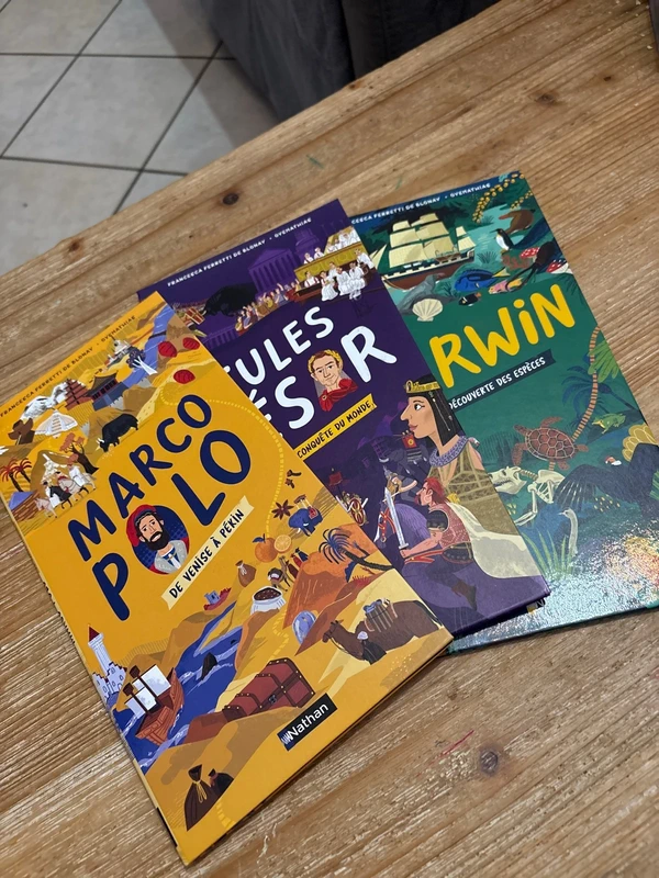 3 livres dépliants