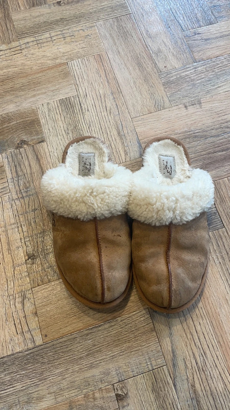 Ugg slippers sales size 2