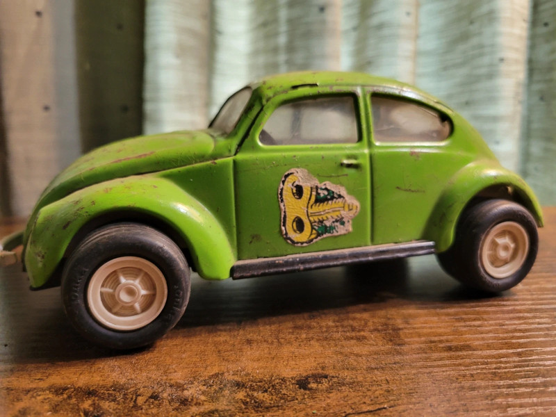 Vintage Tonka Green VW Bug, Side Winder - 1:16 scale 1