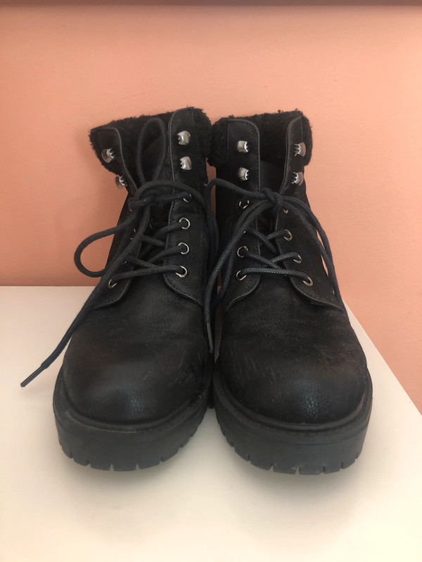 Black Desert Boots with woolly trim - Vinted