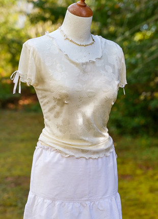 Top ajouré fleurs avec noeuds en satin et perles brodées- vintage y2k coquette mermaid, marque: Vintage Dressing, état: Très bon état, taille: S / 36 / 8, 16,00 €, 17,50 € Protection acheteurs incluse