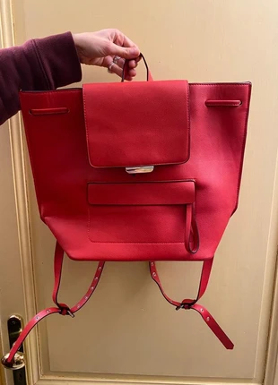 Zaino donna elegante rosso in eco-pelle - capiente e versatile Zara, brand: Zara, condizioni: Ottime, €20.00, €21.70 include la Protezione acquisti