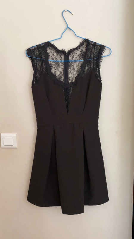 Robe avec dentelle et d collet plongeant Vinted