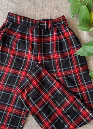 Pantalon carreaux rouge noir, merk: Collusion, staat: Heel goed, maat: XXS / 32 / 4, € 3,50, € 4,38 inclusief Kopersbescherming