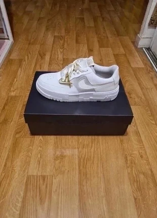 AIR Force 1 pixel summit white gold chain
, marque: Nike, état: Neuf avec étiquette, taille: 41, 225,00 €, 236,95 € Protection acheteurs incluse