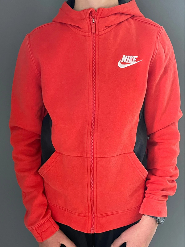 Gilet zipée Nike rouge - Vinted