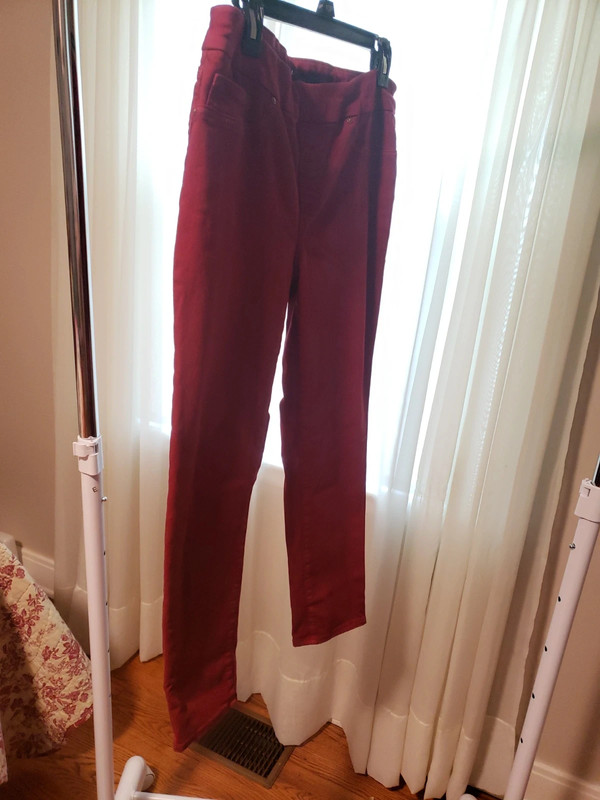 Burgundy pull on jeggings 1