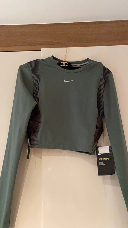 Olive green 2025 nike crop top