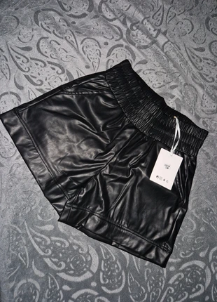 New short shorts S/M, marque: M.Sara, état: Neuf avec étiquette, taille: S / 36 / 8, 5,00 €, 5,95 € Protection acheteurs incluse