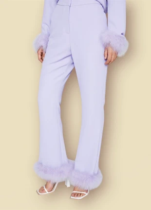 Pantalon à plumes d’autruche NastyGal Fliederfarbene mit Federn Pantaloni piume ostrich feathers, marke: Nasty Gal, zustand: Neu, mit Etikett, größe: S / 36 / 8, 49,90 €, 53,10 € inklusive Vinted-Käuferschutz