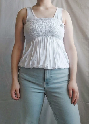 Top branco com decote cai-cai elástico com flor de renda, marca: Vintage, estado: Muito bom, tamanho: S / 36 / 8, €1.00, €1.75 inclui Proteção do Comprador