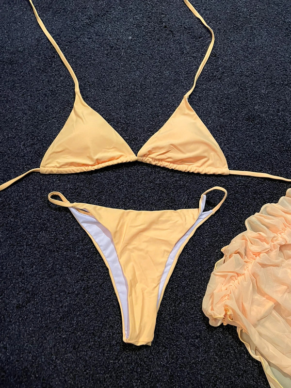 Gele bikini 1