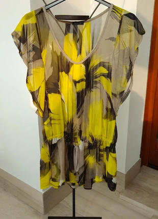 Blusa Leggera Floreale Grigio con Fiori Gialli, marke: Me & Me, zustand: Sehr gut, größe: Einheitsgröße, 5,40 €, 6,37 € inklusive Vinted-Käuferschutz