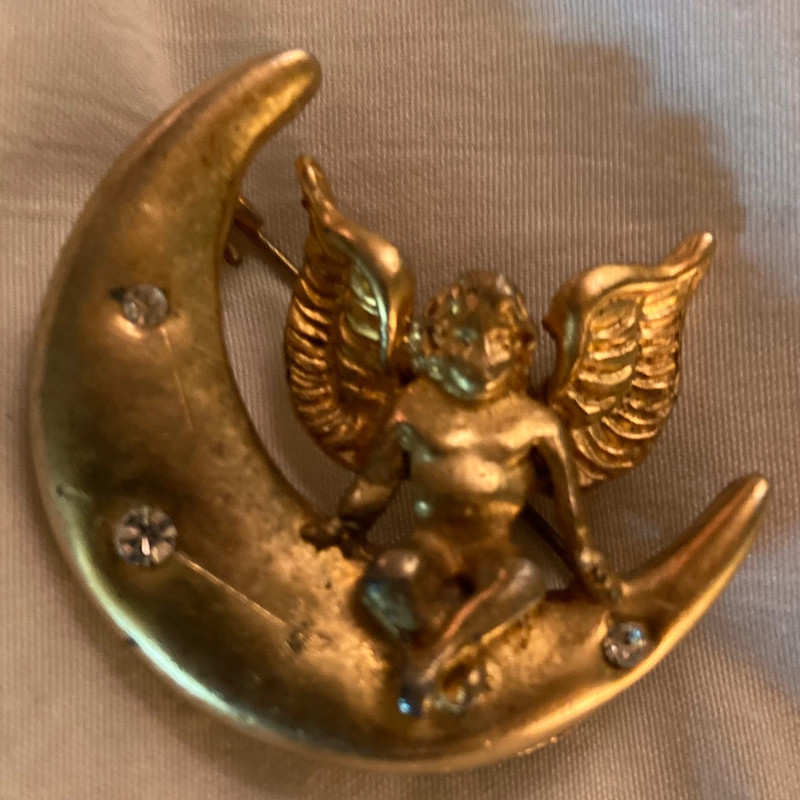 Vintage gold tone cherub on moon brooch 2