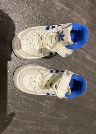 Basket adidas taille 24, marque: adidas, état: Bon état, taille: 24, 2,00 €, 2,80 € Protection acheteurs incluse