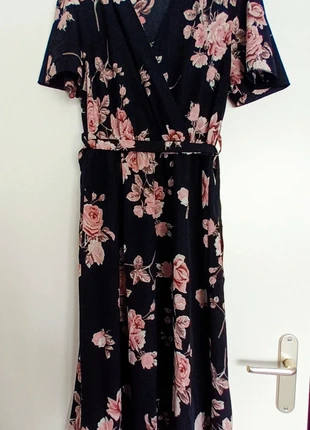 Robe noire fleurie, marke: Made In Italy, zustand: Sehr gut, größe: L / 40 / 12, 3,00 €, 3,85 € inklusive Vinted-Käuferschutz