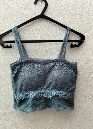 Top curto Tamanho Único, marca: Local, estado: Satisfatório, tamanho: Tamanho único, €2.00, €2.80 inclui Proteção do Comprador