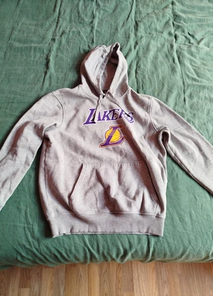 Sweat Lakers, marque: New Era, état: Très bon état, taille: M, 10,00 €, 11,20 € Protection acheteurs incluse