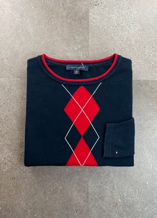 Sweat | pull fin col rond motif agryle losange rouge/bleu marine tommy Hilfiger taille M logo brodé, merk: Tommy Hilfiger, staat: Heel goed, maat: M, € 25,00, € 26,95 inclusief Kopersbescherming