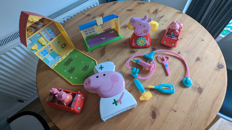 Used peppa deals pig toys